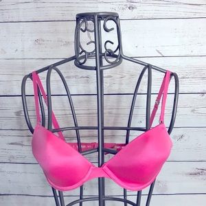 PINK Victoria’s Secret T-Shirt Demi Bra